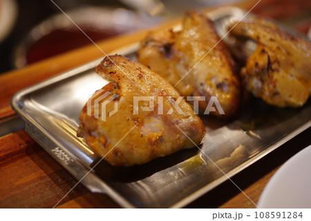 ローストチキン 丸鶏 鶏 108591284