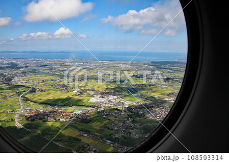鳥取県米子市上空から見た弓ヶ浜半島・島根半島・美保湾 鳥取県米子市上空から見た弓ヶ浜半島・島根半島・美保湾 108593314