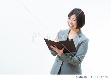 スーツの女性　スーツ姿のビジネスマン　スーツ姿のOL 108593770