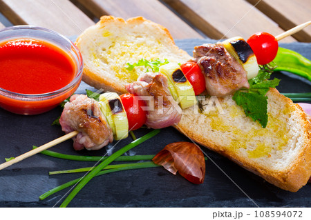 Shashlik of lamb with homemade ketchup 108594072