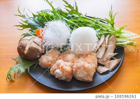 鶏つくね鍋の具 鶏つくね鍋の具 108596261