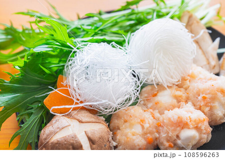 緑豆春雨と鶏つくね鍋の具 緑豆春雨と鶏つくね鍋の具 108596263
