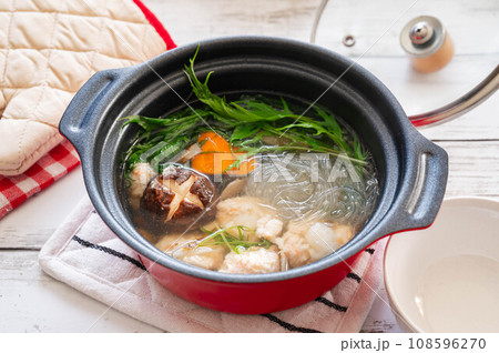 鶏つくね入り寄せ鍋 鶏つくね入り寄せ鍋 108596270