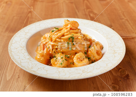 海老のトマトクリームパスタ 海老のトマトクリームパスタ 108596283