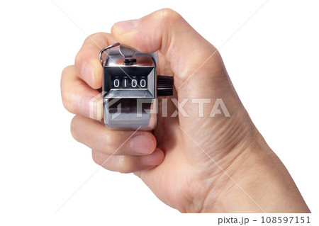 カウンターを操作している手 108597151