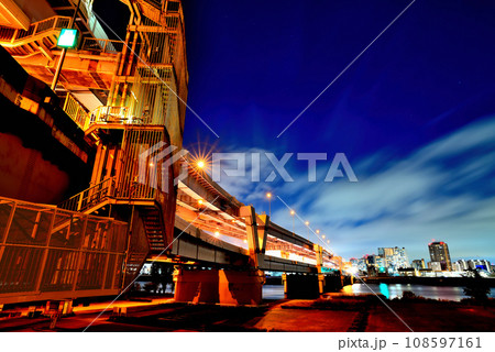 首都高速6号向島線 堀切ジャンクションの夜景 108597161