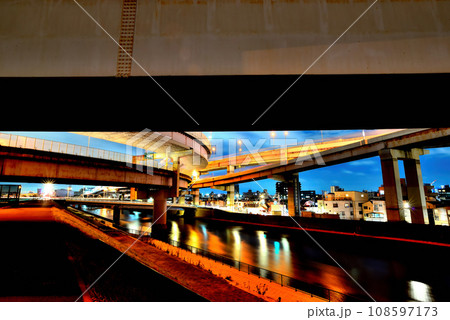 首都高速6号向島線 堀切ジャンクションの夜景 108597173