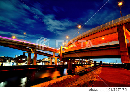 首都高速6号向島線 堀切ジャンクションの夜景 108597176