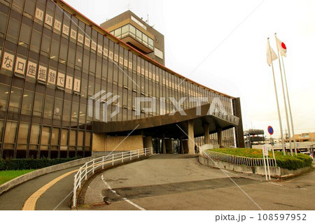 渋谷・志木とは三兄弟の市庁舎!?… 築53年の歴史を間もなく閉じる【春日部市役所庁舎】 108597952