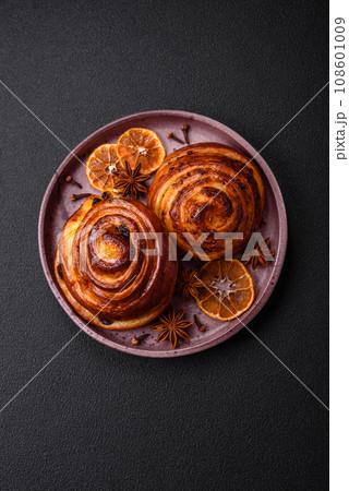 Delicious baked cinnamon raisin rolls in the form of rolls Delicious baked cinnamon raisin rolls in the form of rolls 108601009