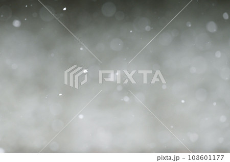 Bokeh of white snow on a square shape gray background. Falling snowflakes on night sky background, isolated for post production and overlay in graphic editor. 108601177