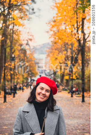 beautiful woman in autumn outfit at city public park beautiful woman in autumn outfit at city public park 108601556