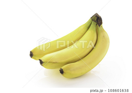 新鮮な黄色いバナナ 108601638