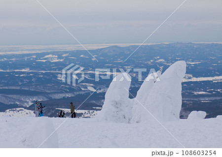 冬の八甲田 108603254