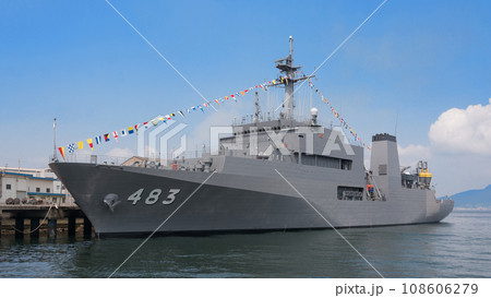 満艦飾の海上自衛隊敷設艦ARC-483むろと 108606279