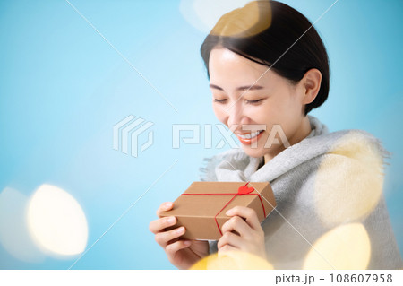 ギフト　プレゼント　キラキラ　女性 108607958