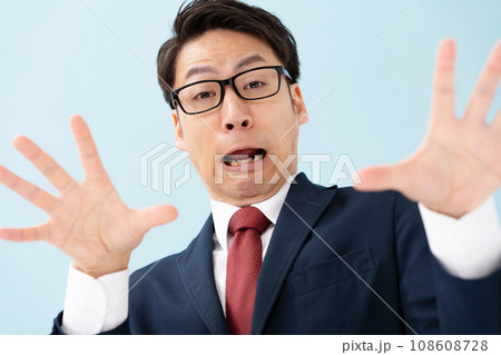 ビジネスマン ミドル 驚く ビジネスマン ミドル 驚く 108608728
