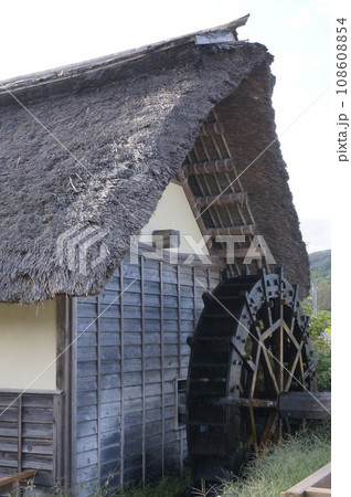 田舎の水車小屋の写真素材 [108608854] - PIXTA