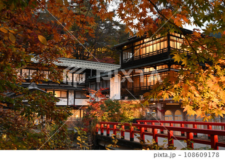 晩秋の四万温泉 晩秋の四万温泉 108609178