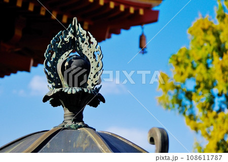 灯籠と風鐸 108611787