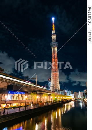 東京都墨田区 源森橋から見る東京スカイツリーの夜景と東京ミズマチ 東京都墨田区 源森橋から見る東京スカイツリーの夜景と東京ミズマチ 108611964