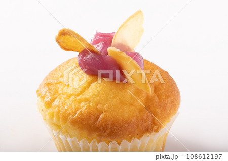 [マフィン]　むらさき芋クリーム　さつまいもチップス 108612197