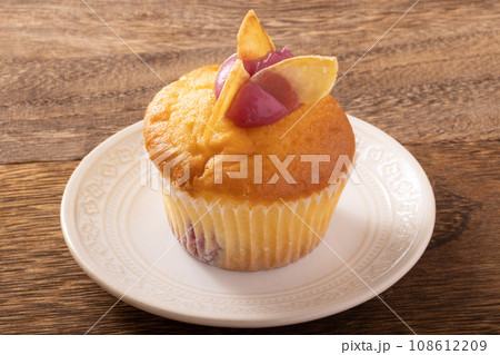 [マフィン]　むらさき芋クリーム　さつまいもチップス 108612209