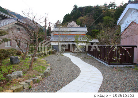 熊川宿　宿場町　若狭鯖街道熊川宿　鯖街道　若狭　福井県若狭町熊川　福井県三方上中郡　旧鯖街道　 108615352