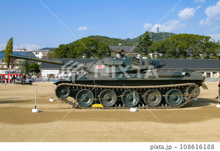 展示中の陸上自衛隊74式戦車 108616188
