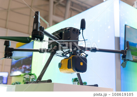 Mounted camera or sensor device - big 5 propellers drone Mounted camera or sensor device - big 5 propellers drone 108619105