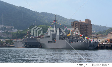 満艦飾の海上自衛隊敷設艦むろと&音響測定艦はりま 満艦飾の海上自衛隊敷設艦むろと&音響測定艦はりま 108621007