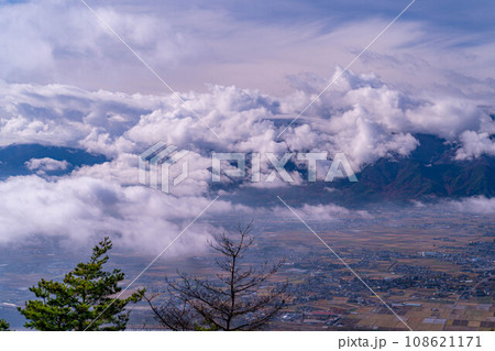 【雲海素材】冬の長峰山から見た松本平の雲海【長野県】 【雲海素材】冬の長峰山から見た松本平の雲海【長野県】 108621171