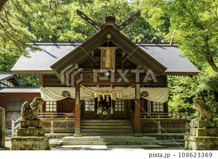 上越　春日山神社　拝殿　新潟県上越市 108623369