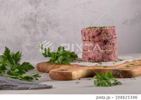 Raw veggie burger with beetroot and white beans Raw veggie burger with beetroot and white beans 108625396