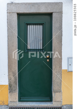 Old wooden door 108625503