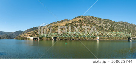 Douro valley view near the Ferradosa bridge 108625744