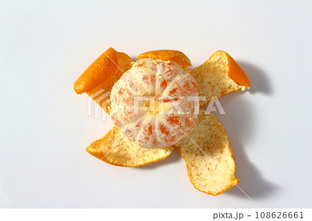 皮をむいたミカン 108626661