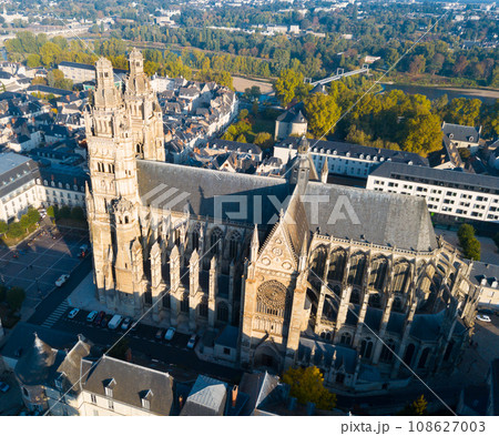 Aerial view on Tours Cathedral 108627003