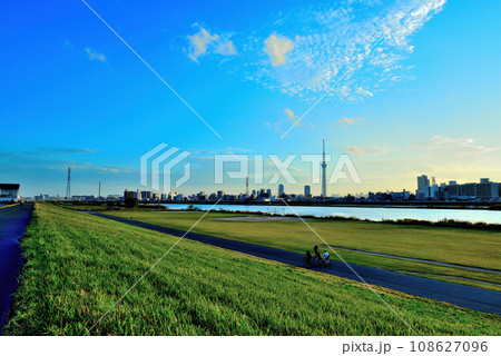 堀切水辺公園荒川土手から観る東京スカイツリーの風景 堀切水辺公園荒川土手から観る東京スカイツリーの風景 108627096