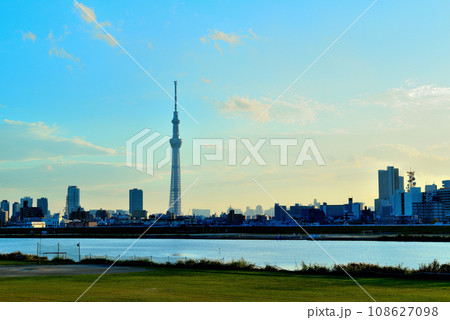 堀切水辺公園荒川土手から観る東京スカイツリーの風景 堀切水辺公園荒川土手から観る東京スカイツリーの風景 108627098