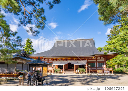 毛越寺　本堂　日本庭園史上特に貴重な平安時代の浄土庭園遺構　世界遺産　国の特別史跡・特別名勝 108627295