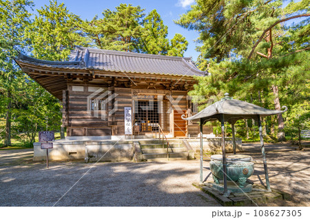 毛越寺　開山堂　日本庭園史上特に貴重な平安時代の浄土庭園遺構　世界遺産　国の特別史跡・特別名勝 108627305