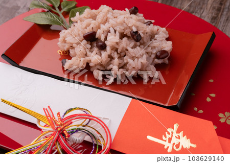 赤飯 漆器の皿 赤飯 漆器の皿 108629140