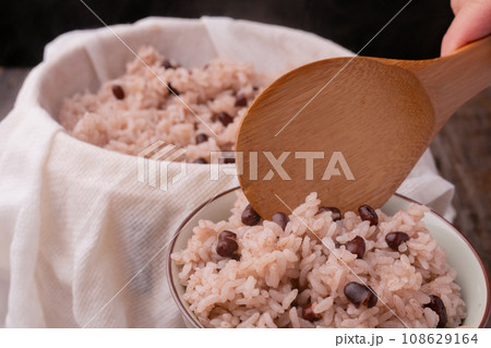 赤飯 茶碗 よそう 赤飯 茶碗 よそう 108629164