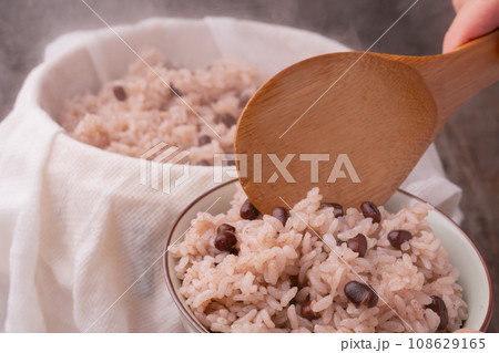 赤飯　茶碗 　よそう 108629165