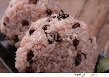 赤飯　おにぎり 108629280