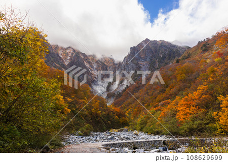 日本三大岩場の一ノ倉沢岳 日本三大岩場の一ノ倉沢岳 108629699