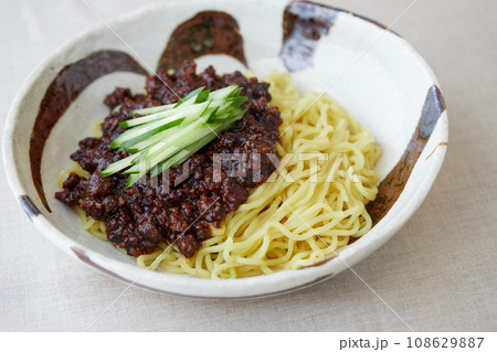 家庭で作ったジャージャー麺 家庭で作ったジャージャー麺 108629887