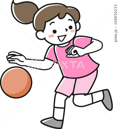 バスケットボールのドリブルをする女の子 108630233