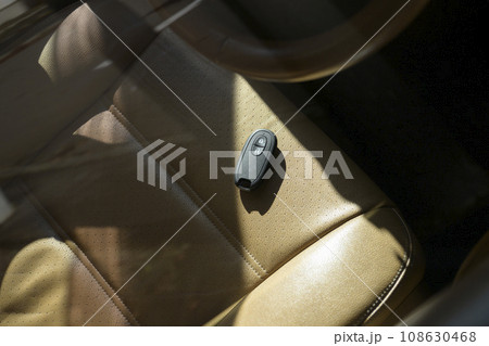 車の鍵の閉じ込み(インロック) 車の鍵の閉じ込み(インロック) 108630468